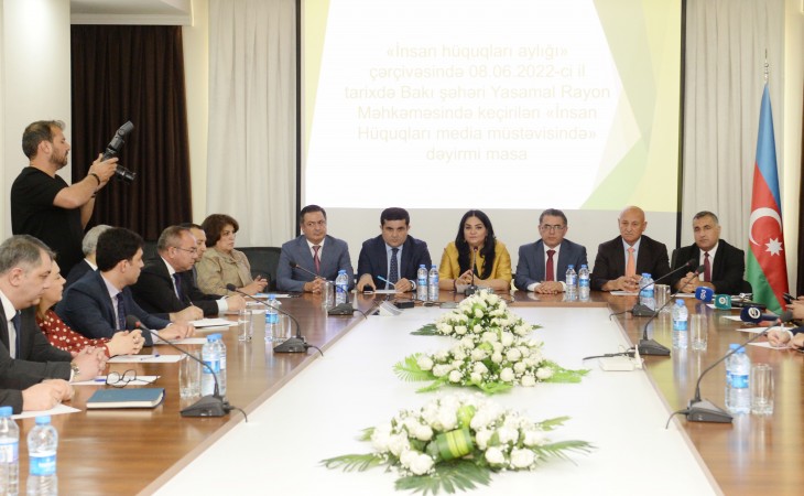 “İnsan hüquqlarının qorunması media müstəvisində” mövzusunda dəyirmi masa keçirilib