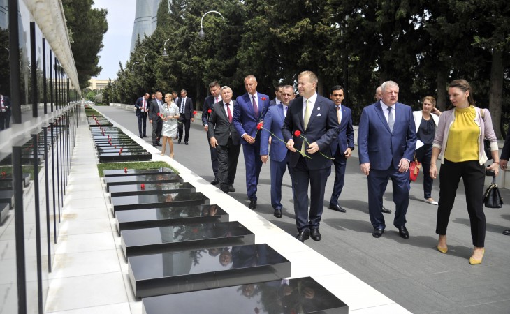 Slovakiya Milli Şurasının sədri Şəhidlər xiyabanını ziyarət edib