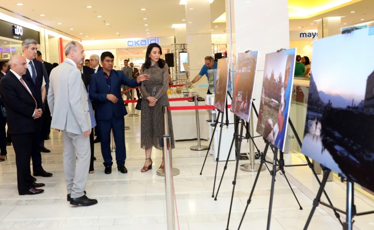 Ümumdünya Qaçqınlar Gününə həsr edilən fotosərginin açılış mərasimi olub