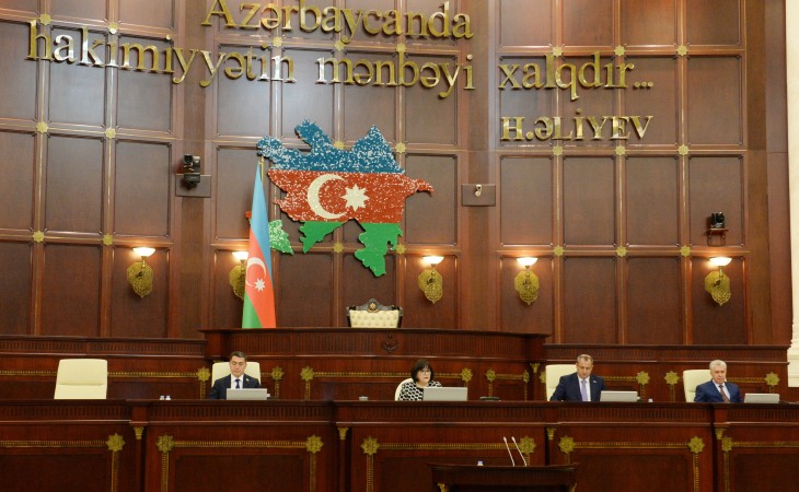 Milli Məclis 2022-ci ilin dövlət büdcəsinə dəyişikliklərlə bağlı qanun layihəsini birinci oxunuşda qəbul edib