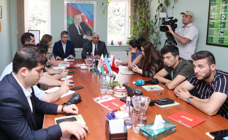 “Qida təhlükəsizliyi tələblərinə uyğun heyvan kəsimi və satışının həyata keçirilməsi” mövzusunda media nümayəndələri üçün infotur keçirilib