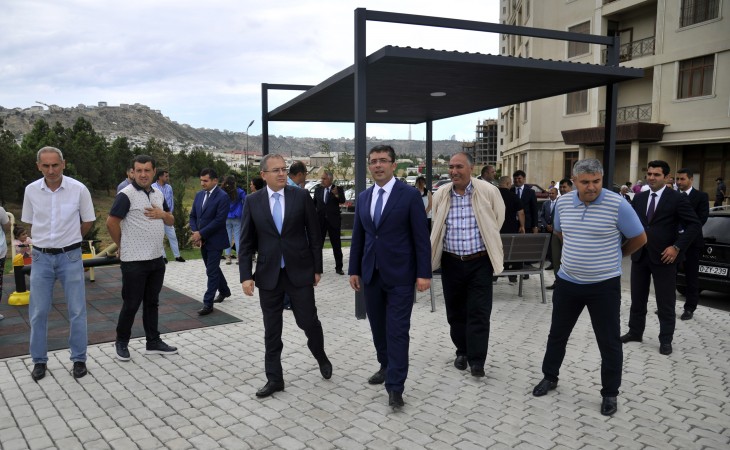 Jurnalistlər üçün inşa edilmiş binanın həyətində abadlıq işləri həyata keçirilib