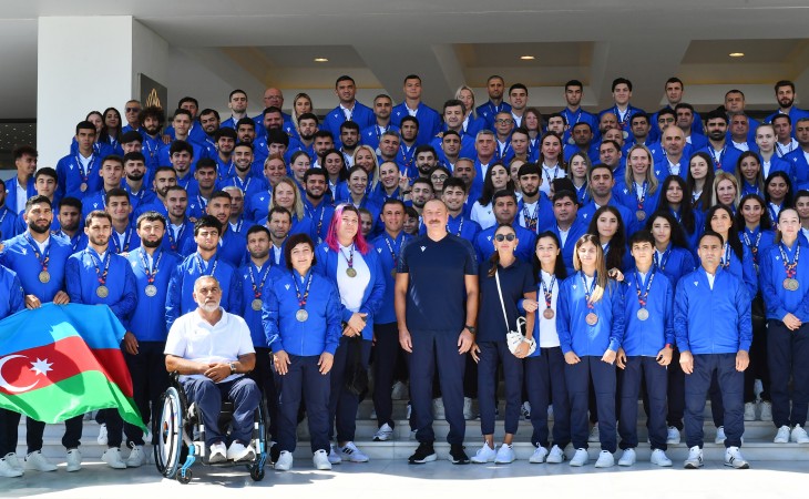President Ilham Aliyev and First Lady Mehriban Aliyeva met with Azerbaijani athletes who succeeded in 5th Islamic Solidarity Games