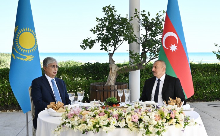 President Ilham Aliyev hosted official reception in honor of President of Kazakhstan Kassym-Jomart Tokayev
