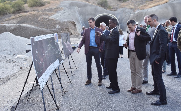 Xarici diplomatlar Əhmədbəyli-Füzuli-Şuşa avtomobil yolu üzərində tikintisi yekunlaşmaqda olan tunellə tanış olublar