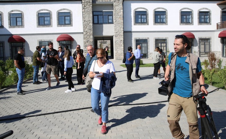 Xarici jurnalistlər Ağalıda “ağıllı kənd”lə tanış olublar