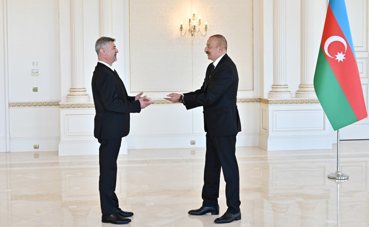 President Ilham Aliyev accepted credentials of incoming ambassador of Hungary