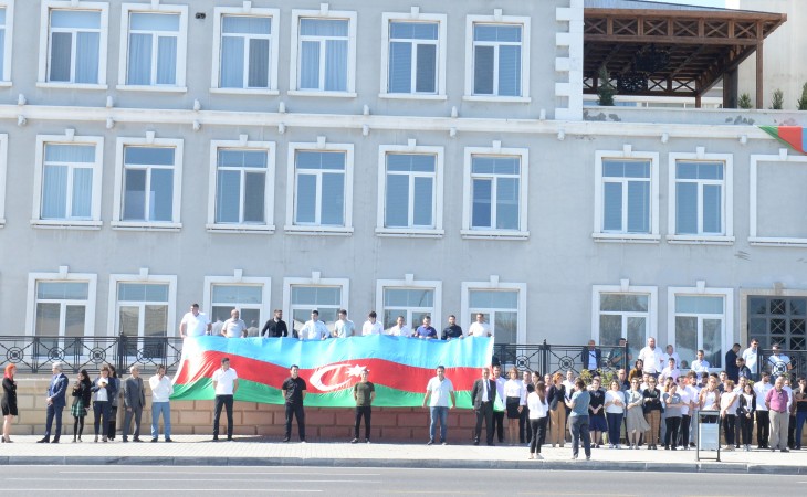 Минутой молчания почтена светлая память шехидов