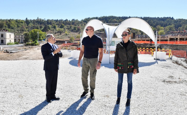 President Ilham Aliyev and First Lady Mehriban Aliyeva viewed construction progress at new residential complex in Shusha