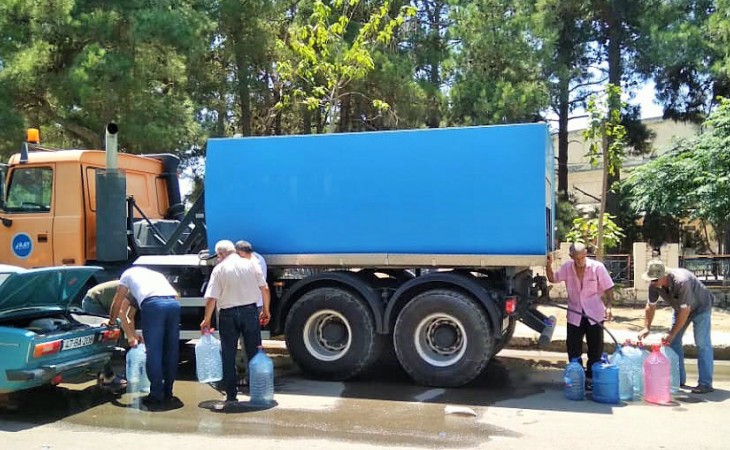 Avtomobil Yolları Dövlət Agentliyi Neftçalada su qıtlığı ilə bağlı görülən tədbirlərə dəstək olub