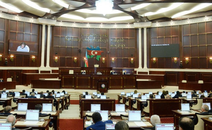 Milli Məclis “Daşınmaz əmlakın dövlət reyestri haqqında” Qanunda dəyişiklikləri ikinci oxunuşda təsdiqləyib