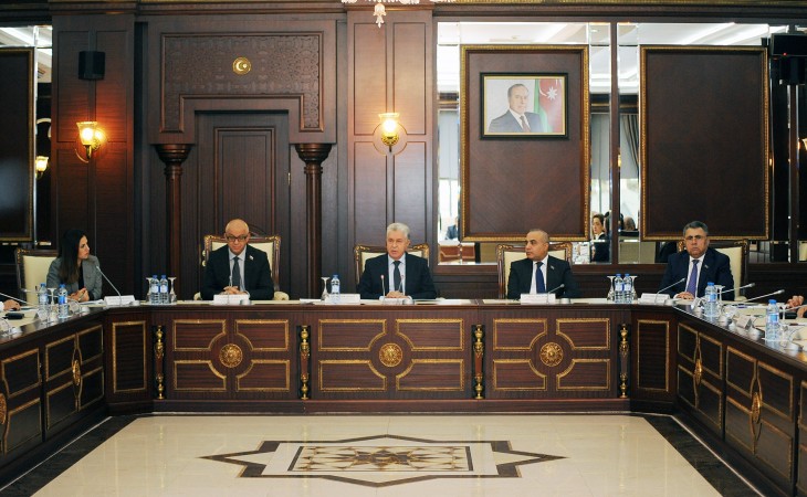 Milli Məclisdə parlament–QHT əməkdaşlığının gücləndirilməsi məsələləri müzakirə olunub