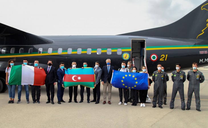 COVID-19 ilə mübarizə aparan italiyalı tibb mütəxəssisləri Azərbaycana gəliblər