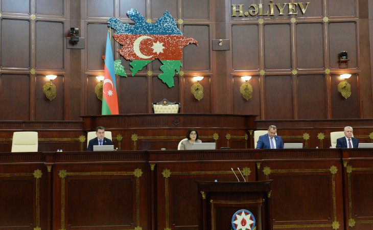 Parlamentin plenar iclasının gündəliyinə altı qanun layihəsi daxil edilib