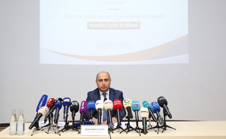 Emin Əmrullayev: 1235 məktəb fiber-optik internetlə təchiz olunub