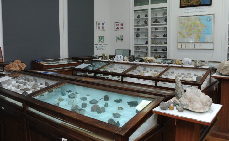 Nadir eksponatlarla zəngin Mineralogiya Muzeyi