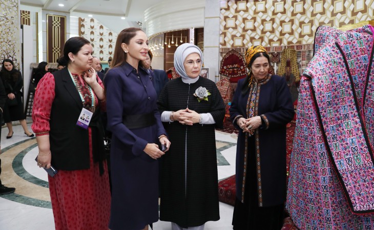 First Lady of Azerbaijan Mehriban Aliyeva viewed exhibitions of fine and decorative arts in city of Turkmenbashi