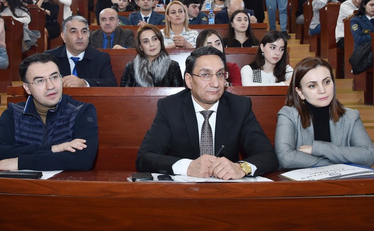 Səhnələşdirilmiş parlament simulyasiyası - tələbələrin debatı