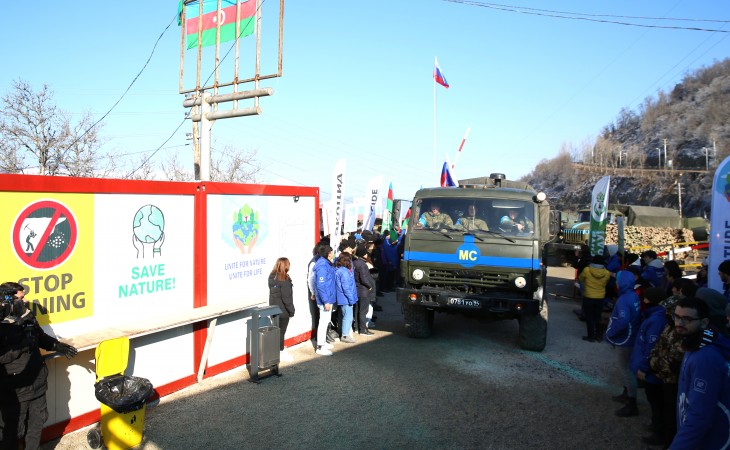 Автомобили снабжения российских миротворцев беспрепятственно проехали по территории, где проходит акция