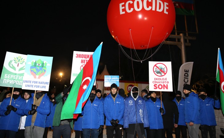На дороге Лачин-Ханкенди выпущен воздушный шар с надписью «Stop ecocide»