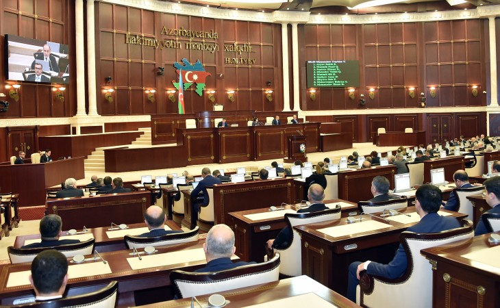 В парламенте обсуждаются 39 вопросов