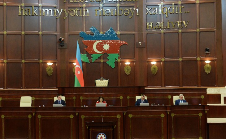İl ərzində Milli Məclisdə 320 qanun və qərara baxılıb