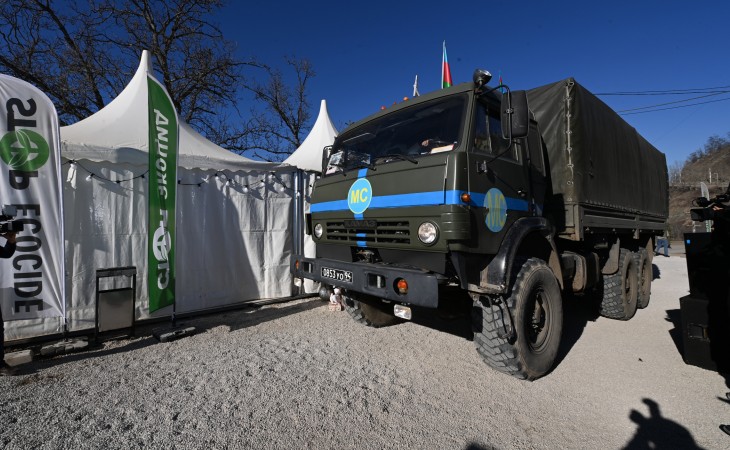 Автомобиль снабжения, принадлежащий российским миротворцам, беспрепятственно проехал по территории проведения акции