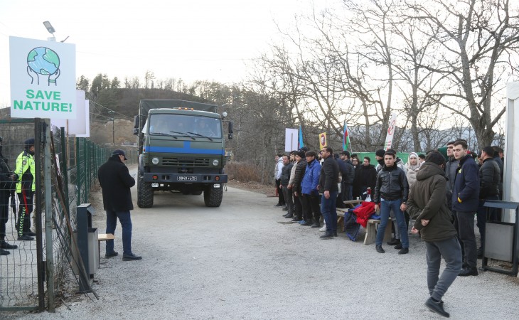 Еще четыре автомобиля миротворцев беспрепятственно проехали через территорию акции