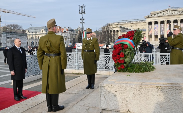 President Ilham Aliyev visited tomb of unknown soldier in Budapest