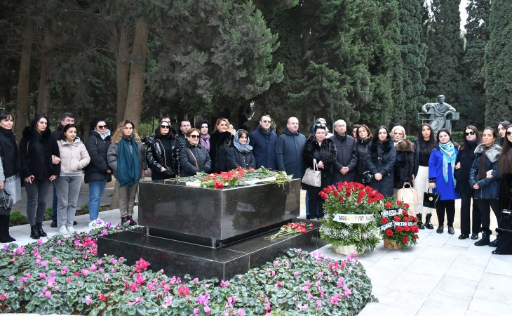 Görkəmli bəstəkar Qara Qarayevin doğum günündə məzarı ziyarət olunub