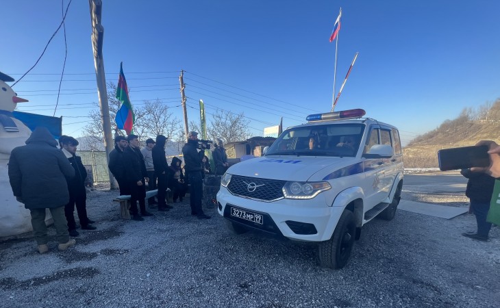 Ten more vehicles of Russian peacekeepers move freely through protest area