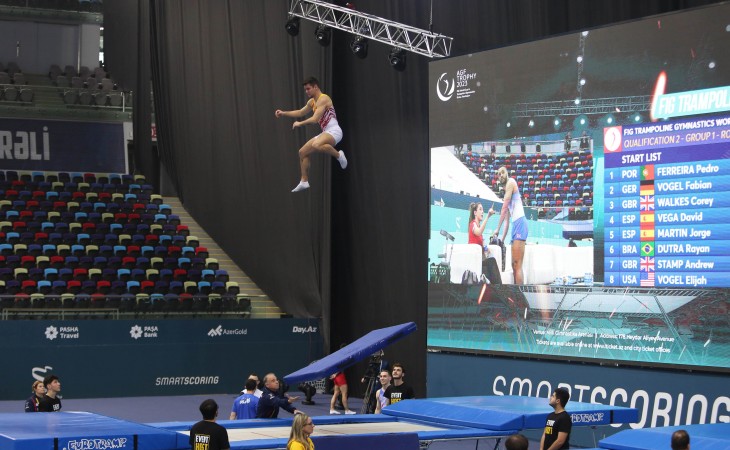 В Баку продолжаются соревнования Кубка мира по прыжкам на батуте