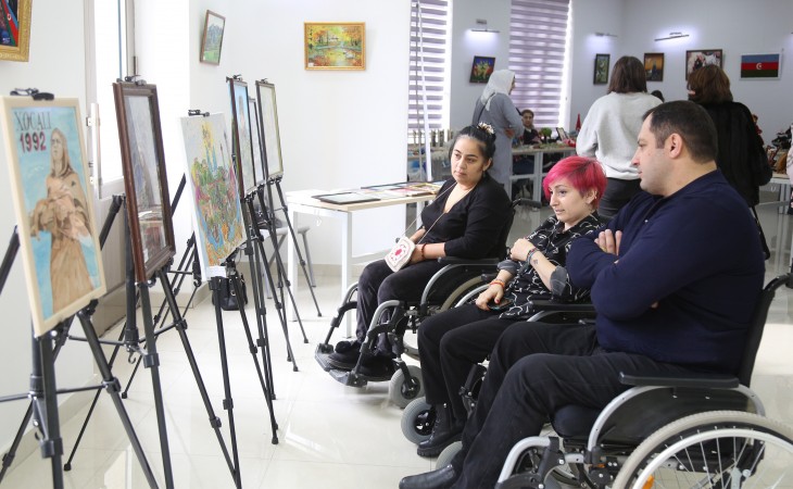 “Qarabağ duyğularımın rəngi ilə” - əlilliyi olan yaradıcı şəxslərin sərgisi