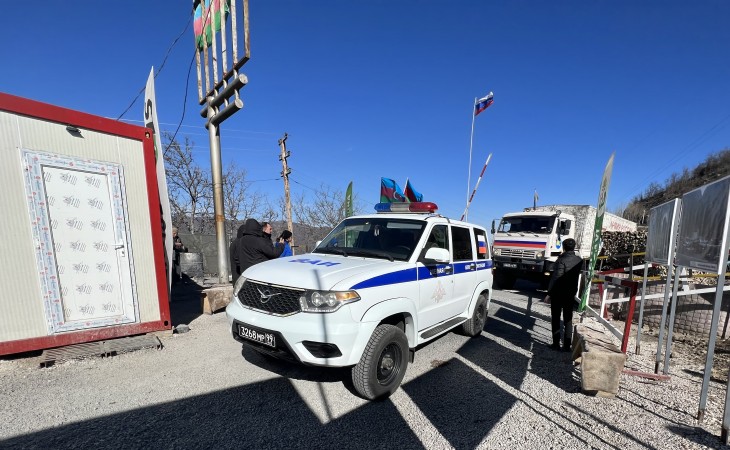 Lachin-Khankendi road: 21 more vehicles of Russian peacekeepers move freely through protest area