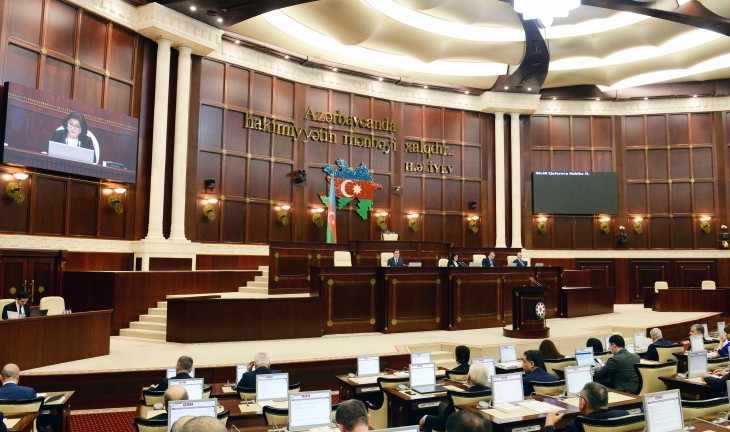 Parlamentdə 27 məsələ müzakirə olunur