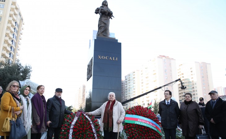 Avropalı hüquq müdafiəçiləri Xocalı soyqırımı abidəsini ziyarət ediblər