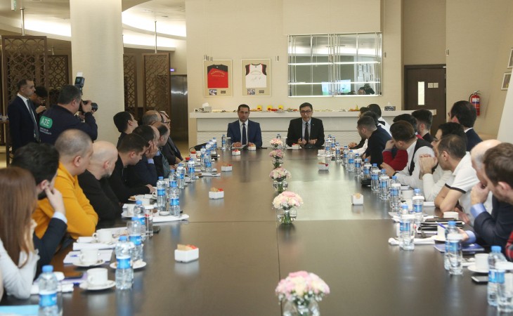 Gənclər və idman naziri media nümayəndələri ilə görüşüb