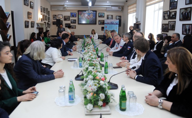 Баку празднует Масленицу вместе с Санкт-Петербургом