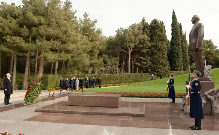 Latviya Prezidenti Egils Levits Ümummilli Lider Heydər Əliyevin məzarını ziyarət edib