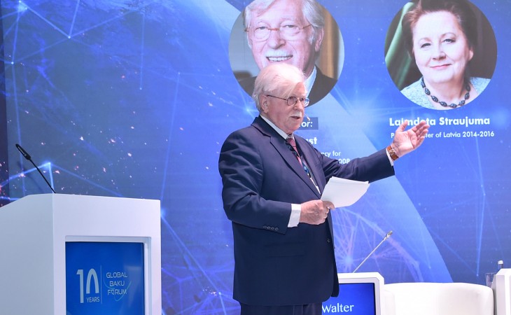 Valter Fust: Miqrantların əksəriyyəti başqa ölkələrə pul qazanmaq üçün gedirlər